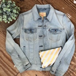 Levi’s light wash denim jacket